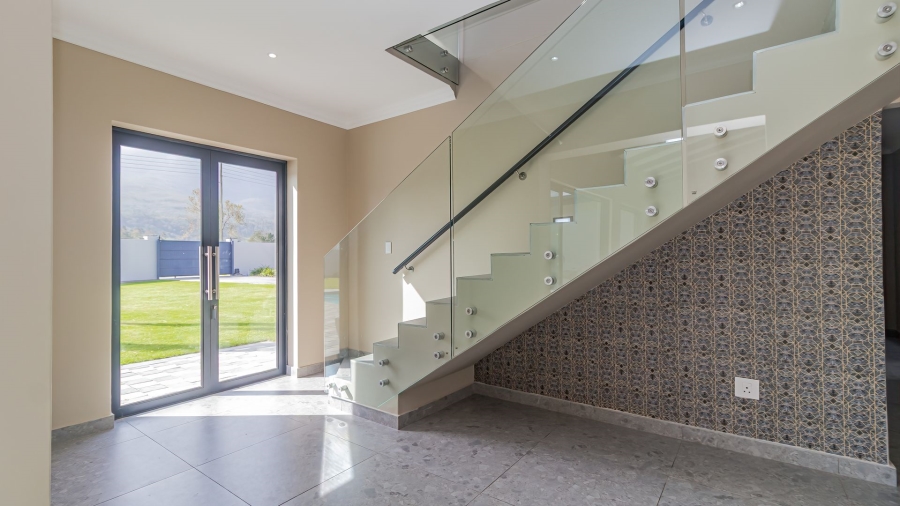 6 Bedroom Property for Sale in Heatherlands Western Cape